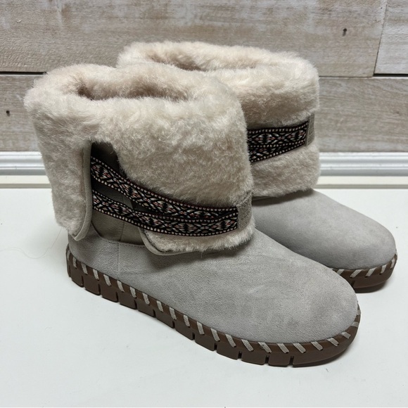 Muk Luks‎ Boots Womens 7 Stone Gray Suede Cuffed Water Repellent Montauk New - Picture 1 of 13